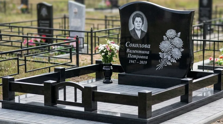 Памятник с гравировкой хризантем — выполненная работа «Соколова» в Рязани