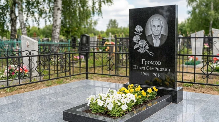 Памятник с гравировкой хризантем — выполненная работа «Громов» в Рязани