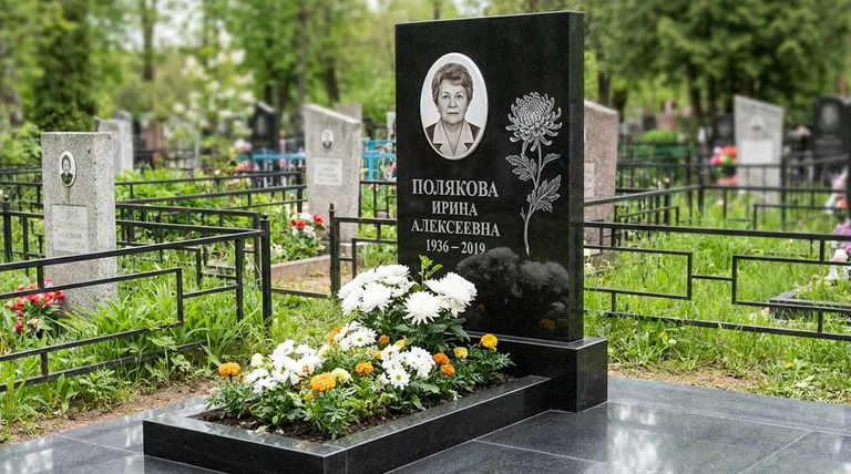 Памятник с гравировкой хризантем — выполненная работа «Полякова» в Рязани