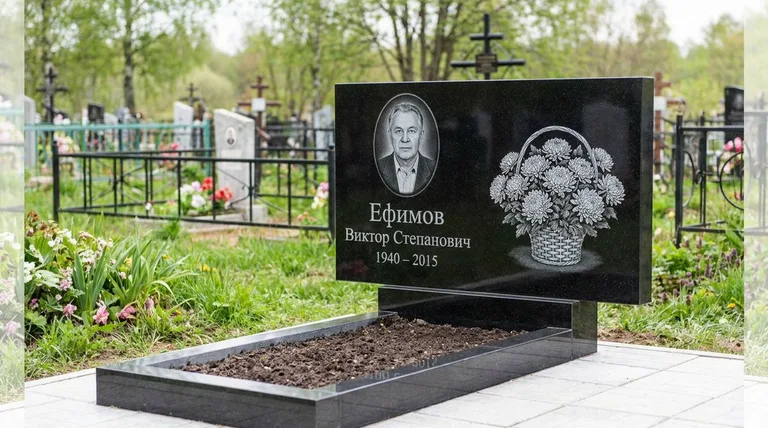 Памятник с гравировкой хризантем — выполненная работа «Ефимов» в Рязани
