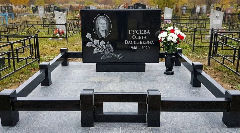 Памятник с гравировкой калл — выполненная работа «Гусева» в Рязани