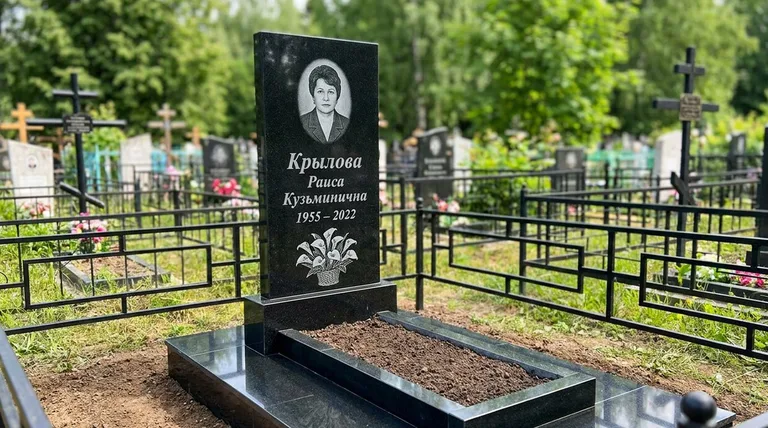 Памятник с гравировкой калл — выполненная работа «Крылова» в Рязани