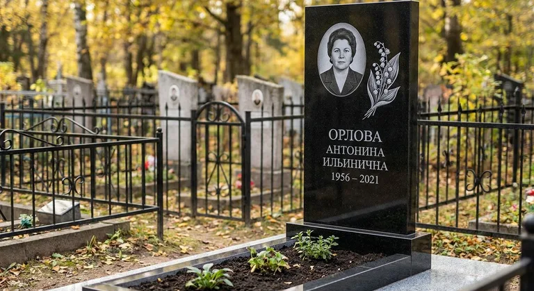 Памятник с гравировкой ландышей — выполненная работа «Орлова» в Рязани