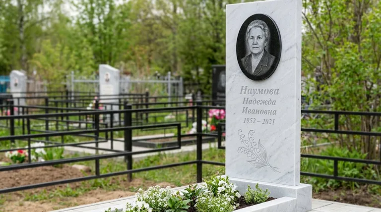 Памятник с гравировкой ландышей — выполненная работа «Наумова» в Рязани