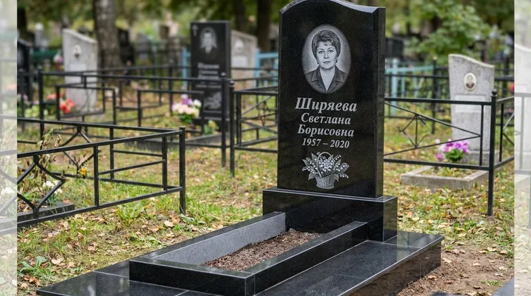 Памятник с гравировкой ландышей — выполненная работа «Ширяева» в Рязани