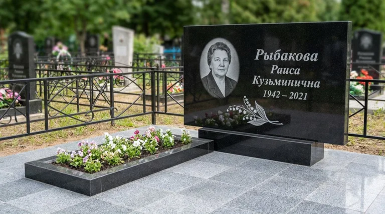 Памятник с гравировкой ландышей — выполненная работа «Рыбакова» в Рязани