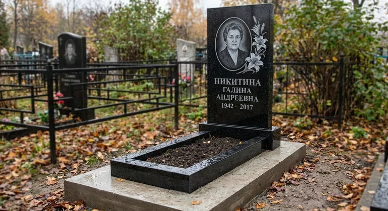 Памятник с гравировкой лилий — выполненная работа «Никитина» в Рязани