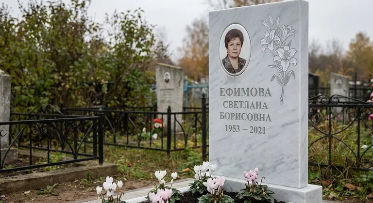 Памятник с гравировкой лилий — выполненная работа «Ефимова» в Рязани