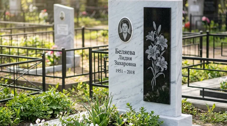 Памятник с гравировкой лилий — выполненная работа «Беляева» в Рязани