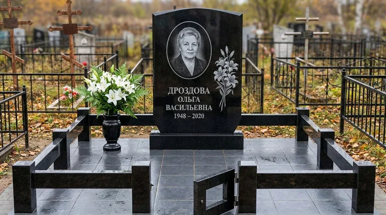 Памятник с гравировкой лилий — выполненная работа «Дроздова» в Рязани