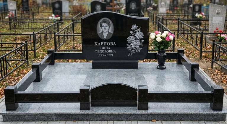 Памятник с гравировкой пионов — выполненная работа «Карпова» в Рязани