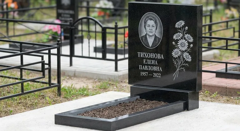 Памятник с гравировкой ромашек — выполненная работа «Тихонова» в Рязани