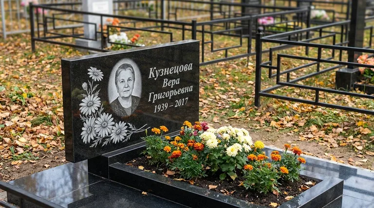 Памятник с гравировкой ромашек — выполненная работа «Кузнецова» в Рязани
