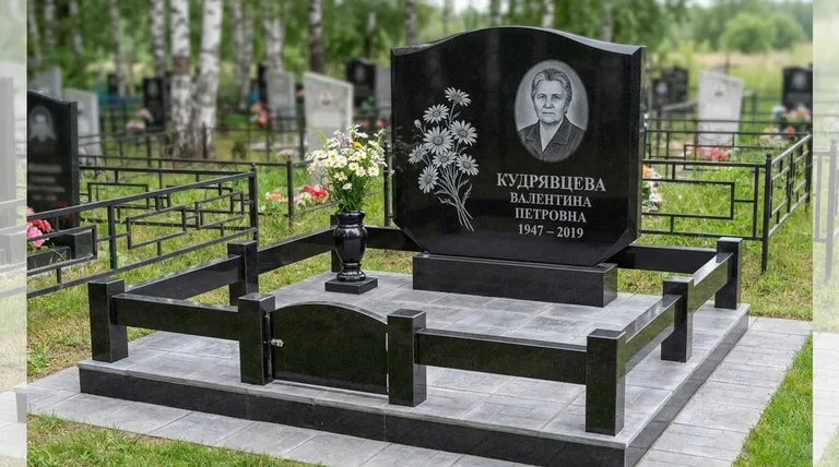 Памятник с гравировкой ромашек — выполненная работа «Кудрявцева» в Рязани