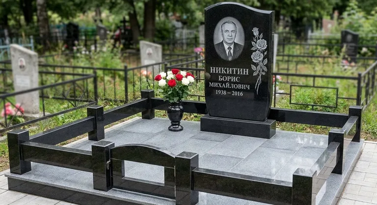 Памятник с гравировкой роз — выполненная работа «Никитин» в Рязани