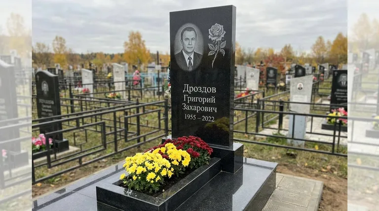 Памятник с гравировкой роз — выполненная работа «Дроздов» в Рязани