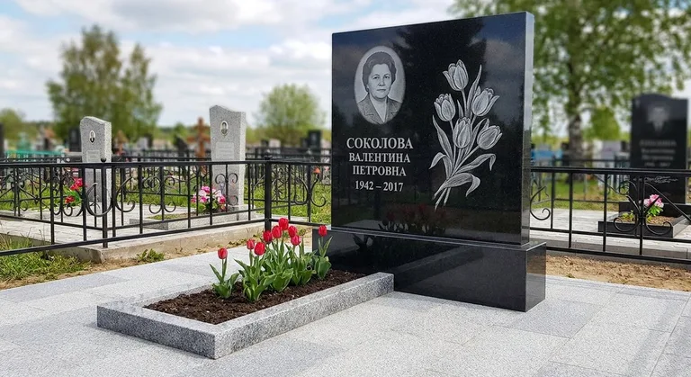 Памятник с гравировкой тюльпанов — выполненная работа «Соколова» в Рязани