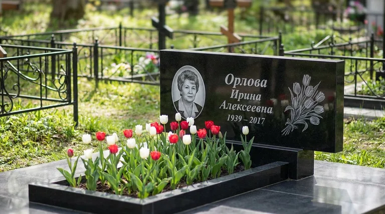 Памятник с гравировкой тюльпанов — выполненная работа «Орлова» в Рязани