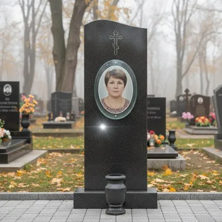 Овальный портрет на стекле 240×300 мм на памятнике в Рязани