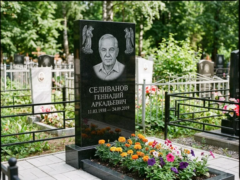 Памятник с гравировкой ангела — гравировка двух ангелов по сторонам портрета, работа «Селиванов» в Рязани