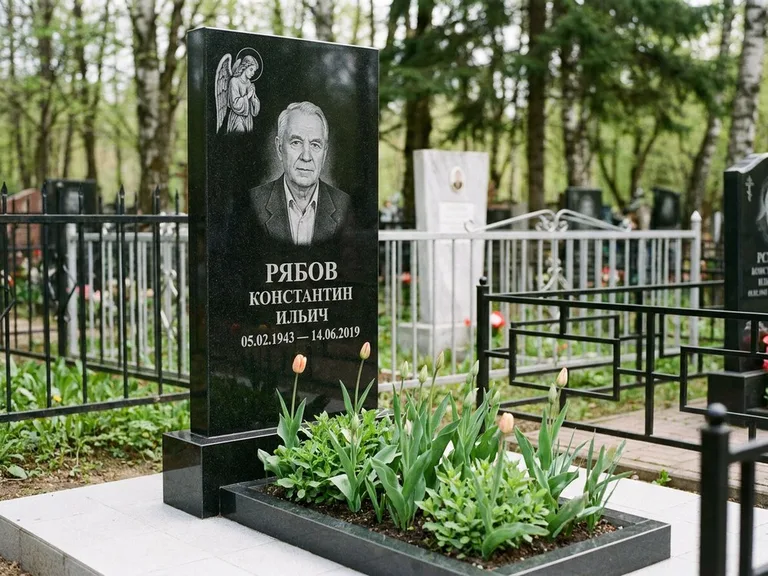 Памятник с гравировкой ангела — гравировка ангела с крестом рядом с эпитафией, работа «Фаддеев» в Рязани