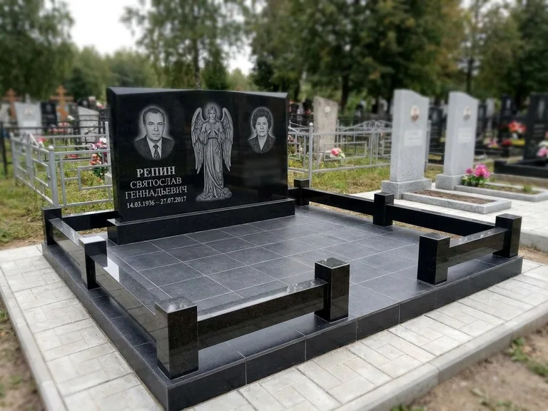 Памятник с гравировкой ангела — гравировка ангела с крестом рядом с эпитафией, работа «Касаткин» в Рязани