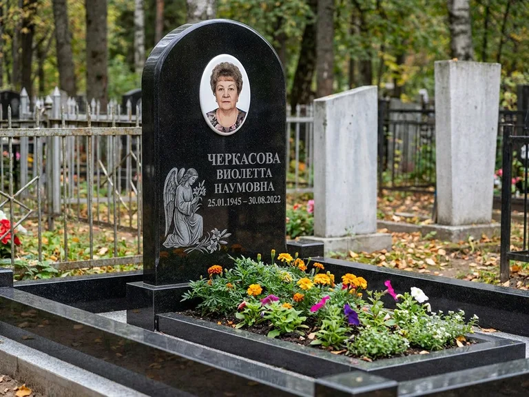 Памятник с гравировкой ангела — гравировка ангела с крестом рядом с эпитафией, работа «Журавлёва» в Рязани