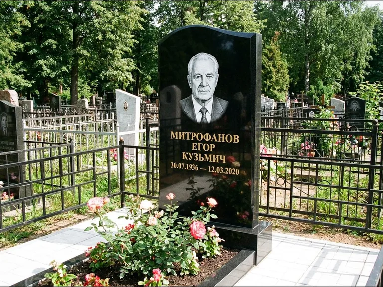 Гравировка портрета на чёрном граните — выполненная работа 29 в Рязани
