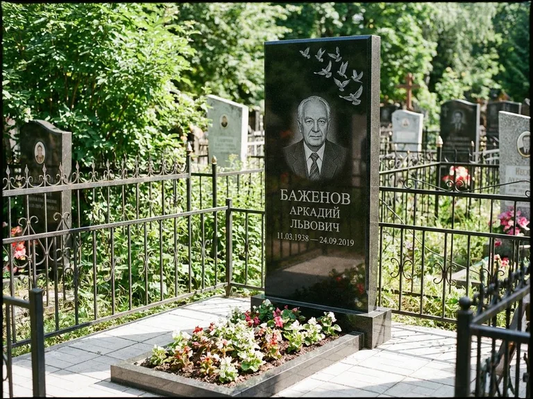 Памятник с гравировкой голубей — гравировка стаи голубей, взлетающей от угла стелы, работа «Баженов» в Рязани