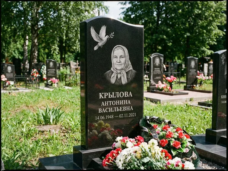 Памятник с гравировкой голубей — гравировка голубей, работа «Крылова» в Рязани