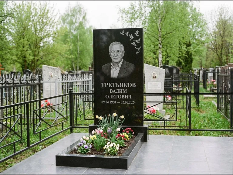 Памятник с гравировкой голубей — гравировка стаи голубей, взлетающей от угла стелы, работа «Третьяков» в Рязани