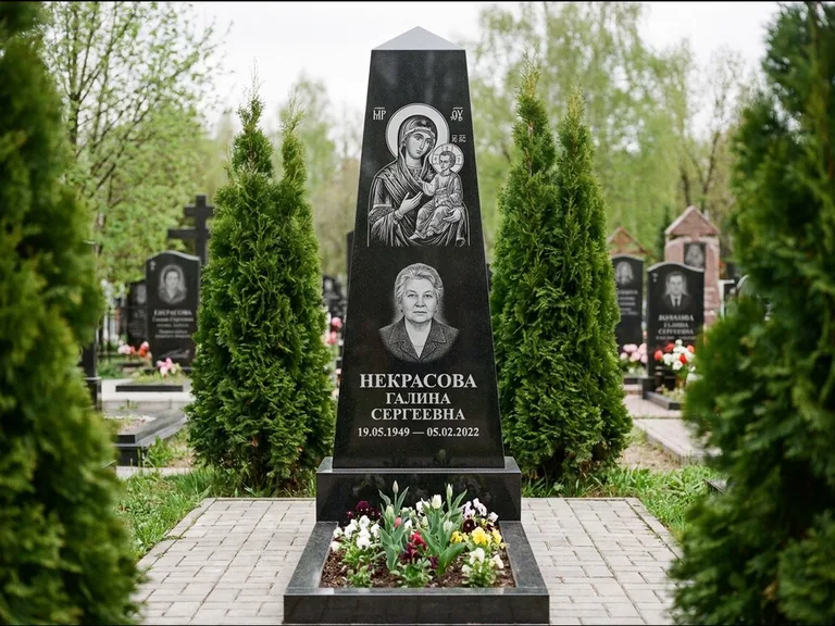 Памятник с гравировкой иконы — образ Николая Чудотворца, работа «Третьяков» в Рязани
