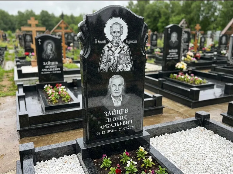 Памятник с гравировкой иконы — образ Николая Чудотворца, работа «Лебедева» в Рязани