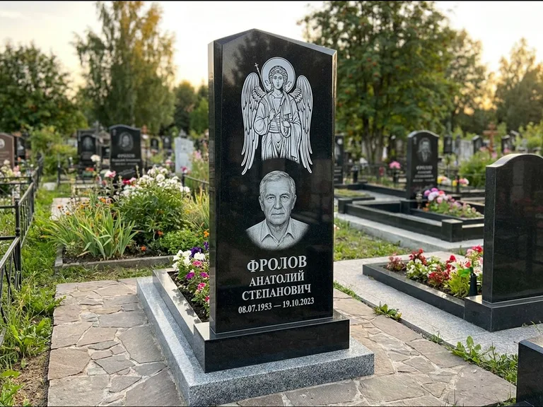 Памятник с гравировкой иконы — Владимирская икона Божией Матери с Младенцем, работа «Мельникова» в Рязани