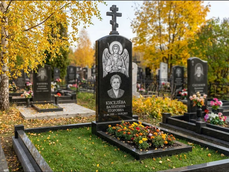 Памятник с гравировкой иконы — образ в полный рост на обороте стелы, работа «Гущин» в Рязани