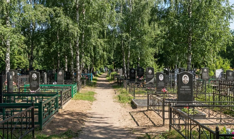 Памятники на Байдаевском кладбище в Новокузнецке