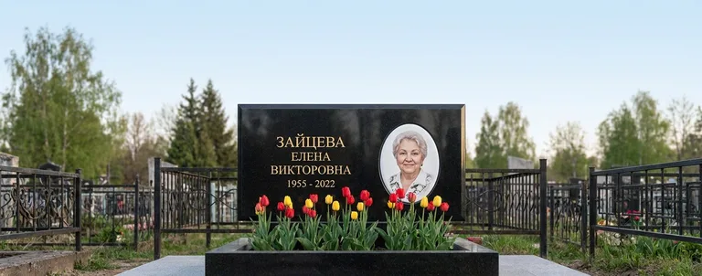 Памятник с цветником, Памятники мастерской «Мастер Каменев» на кладбищах Москвы