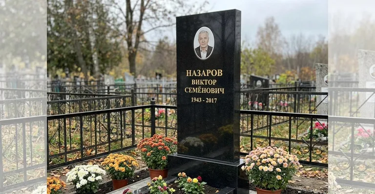 Памятник с цветником, Пример гранитного памятника работы мастерской «Мастер Каменев» в Уфе