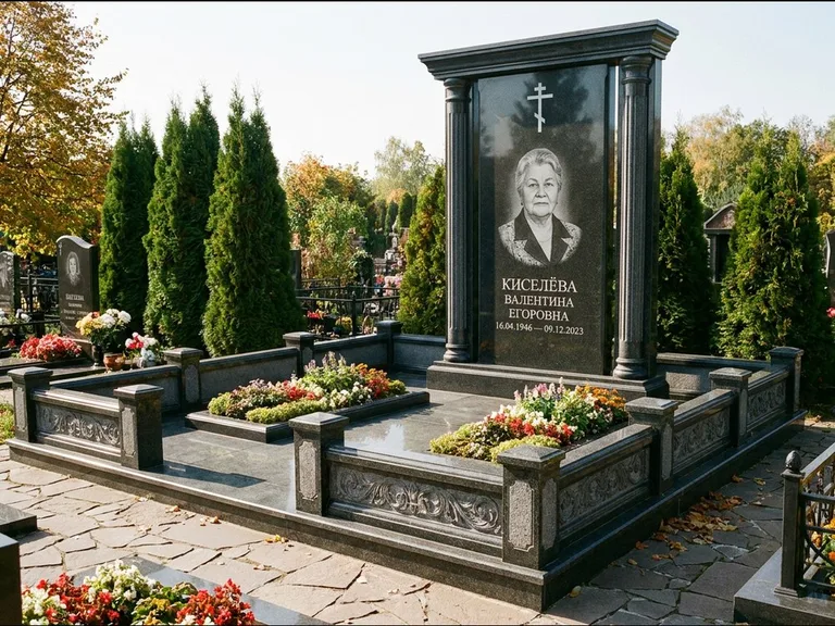 Памятник из чёрного гранита — стела с кельтским крестом с латинским крестом, работа «Ерофеева» в Рязани
