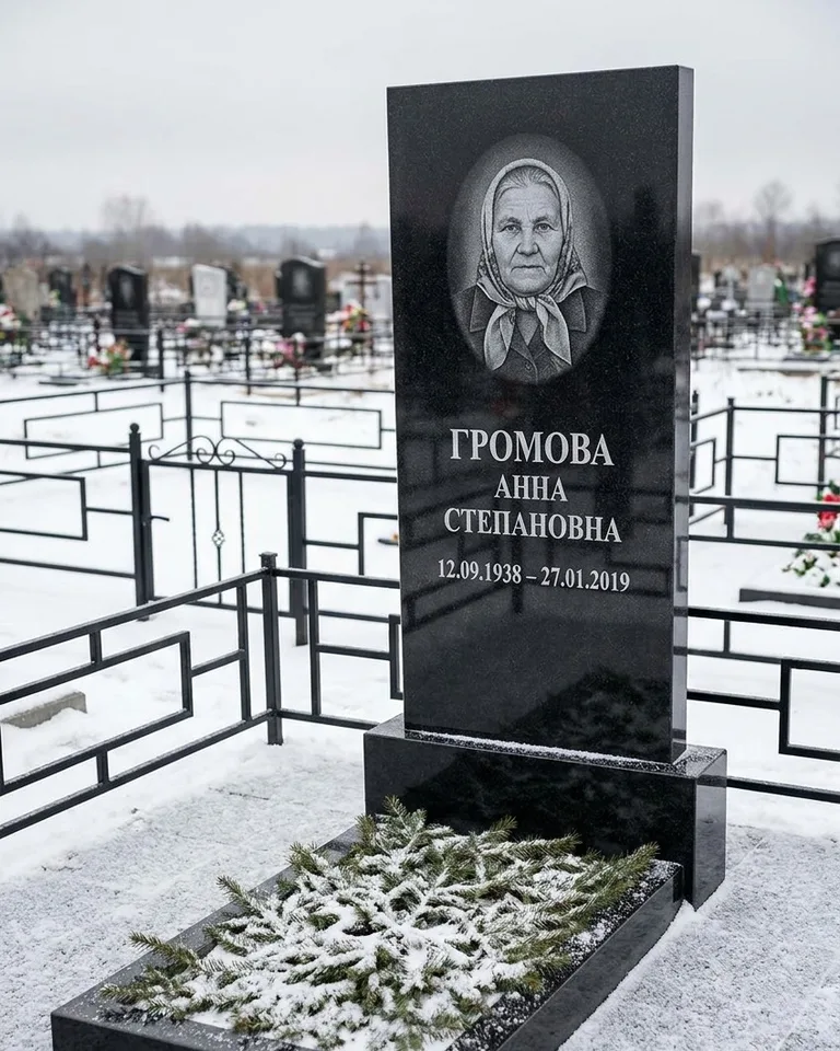 Простой вертикальный памятник под ключ зимой в Рязани