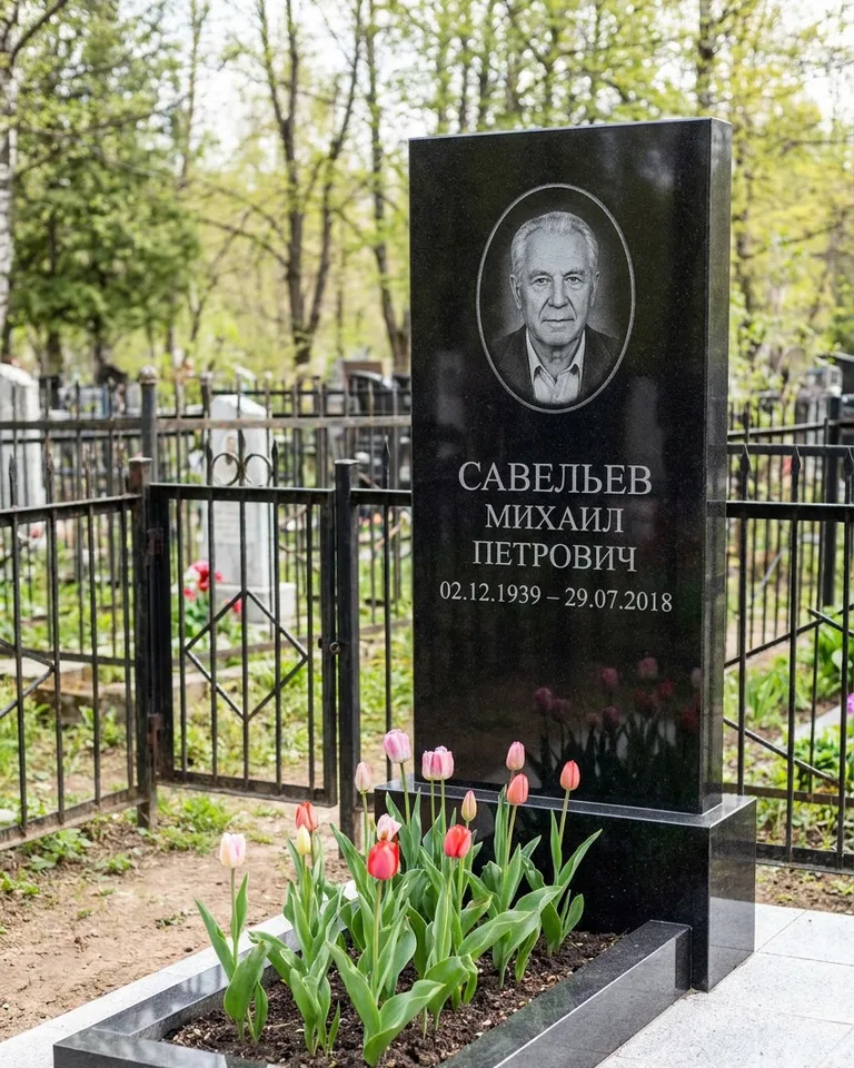 Горизонтальный памятник под ключ на гранитном основании в Рязани