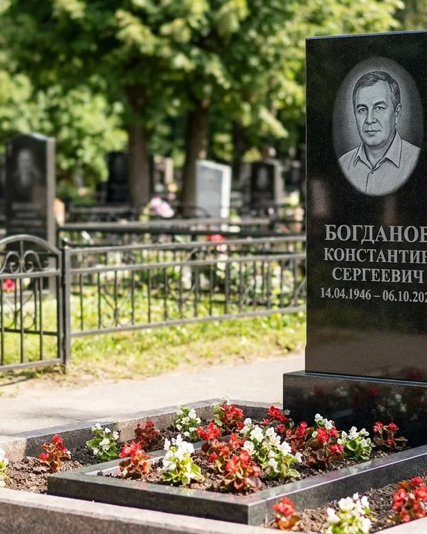 Низкий горизонтальный памятник под ключ с цветником в Рязани
