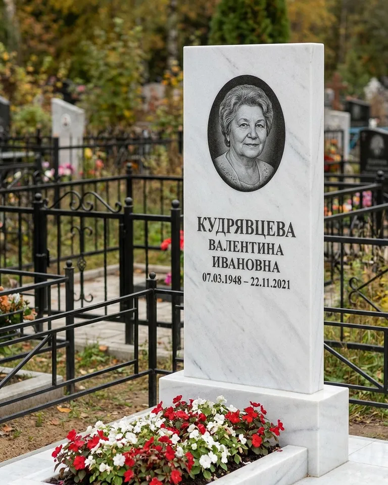 Двойной памятник под ключ с цоколем и плиткой в Рязани
