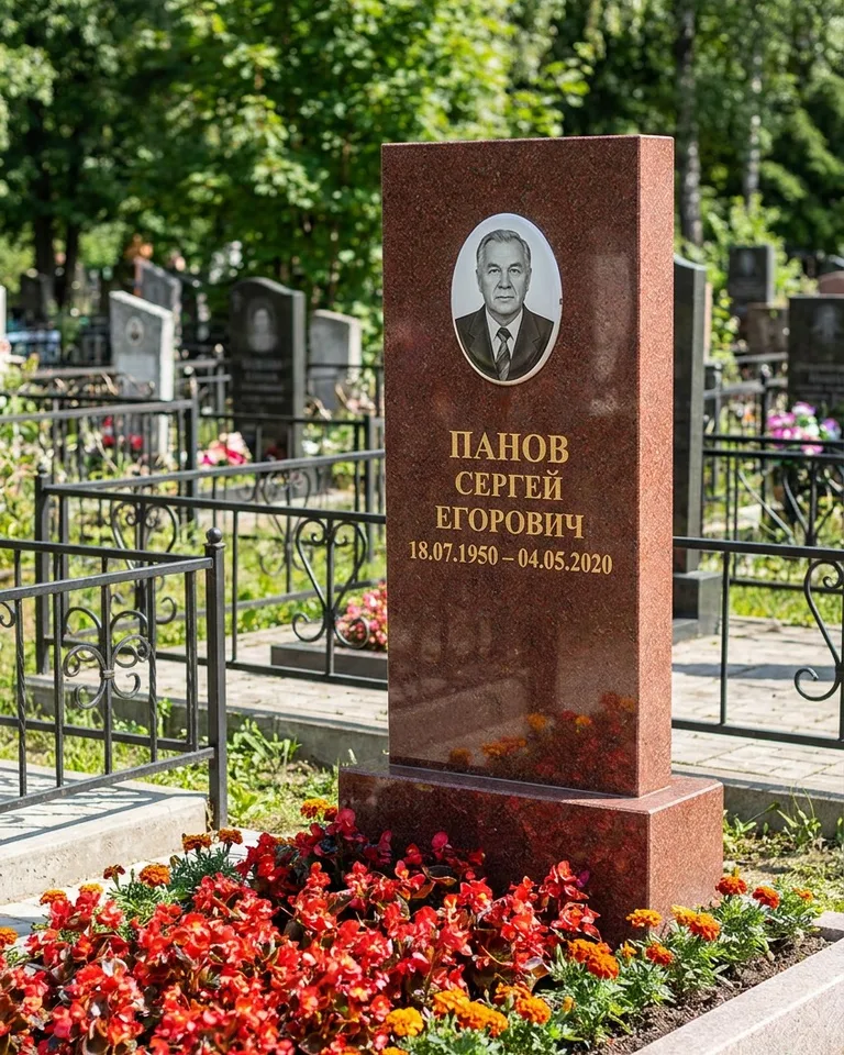Двойной серый памятник под ключ с вазой в Рязани