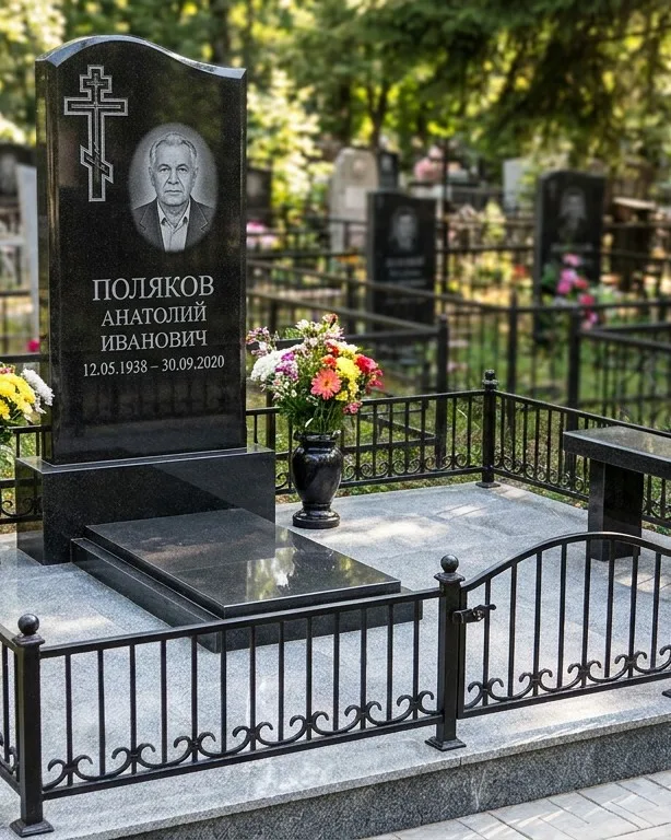 Памятник под ключ с восьмиконечным крестом в Рязани