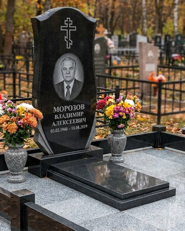 Памятник под ключ со скамьёй и мощением в Рязани