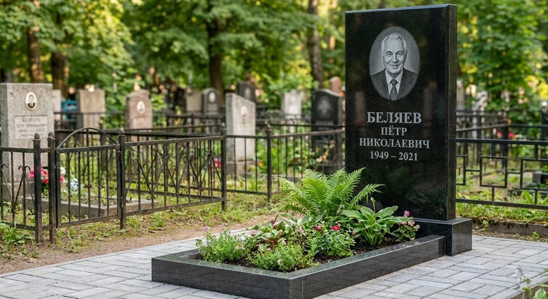 Памятник под ключ в Рязани — гранитная стела с цветником и благоустройством, установлен под ключ