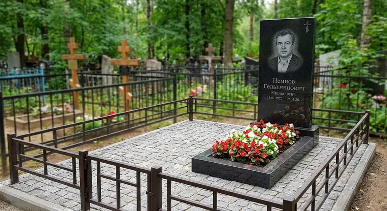 Памятник под ключ с цветником и благоустройством в Рязани