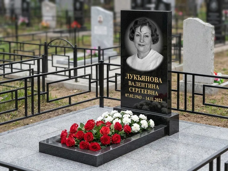 Портрет на памятнике в Рязани — Ч/б портрет → гравировка на стандартном комплексе