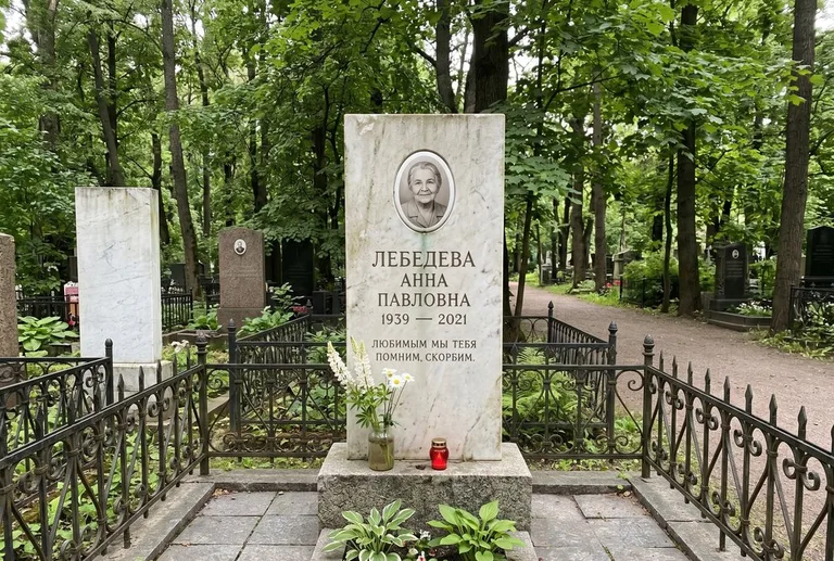 Уборка могилы до и после осенью — городское кладбище в Рязани